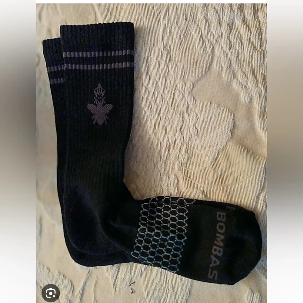 NWT 4 Bombas Crew Socks small